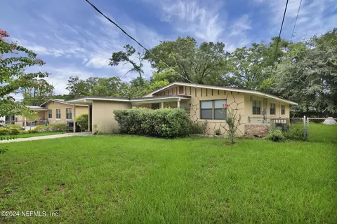 6886 Tom Thumb Dr, Jacksonville, FL 32210