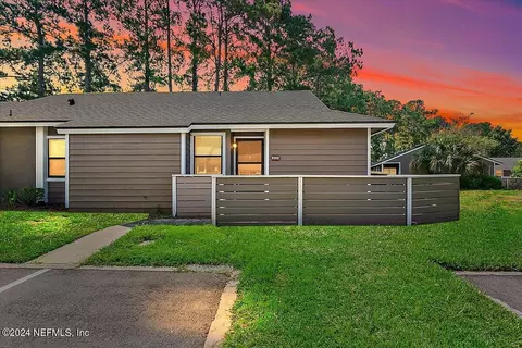 8302 Derbyshire Pl, Jacksonville, FL 32244