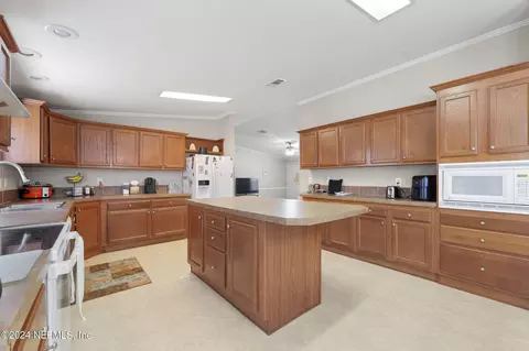112 Shady Oak Dr, Satsuma, FL 32189