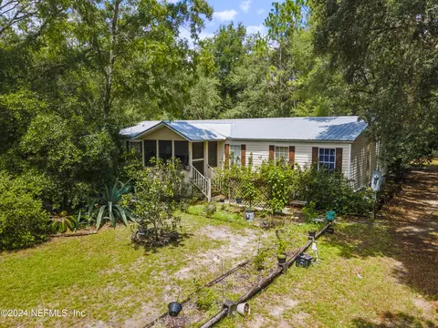 180 Poplar Dr, Interlachen, FL 32148