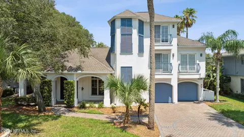 335 11th St, Atlantic Beach, FL 32233