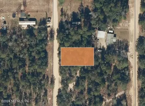112 Dave St, Interlachen, FL 32148