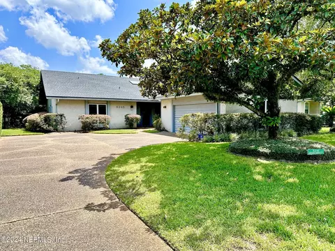 8245 Shade Tree Ct, Jacksonville, FL 32256