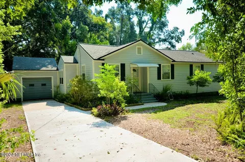 9769 Macarthur Ct N, Jacksonville, FL 32246