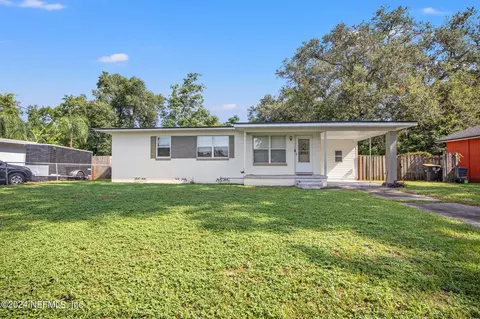 7463 Skye Dr N, Jacksonville, FL 32221