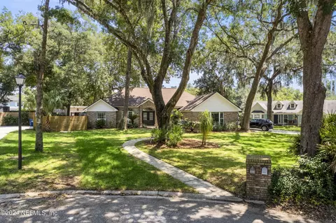 1215 Forest Oaks Dr, Neptune Beach, FL 32266