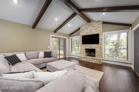 8184 Green Glade Rd, Jacksonville, FL 32256