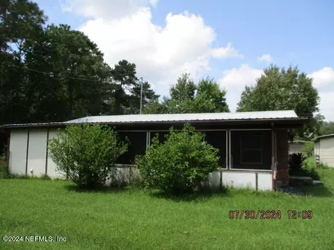 105 Spec Ln, Crescent City, FL 32112