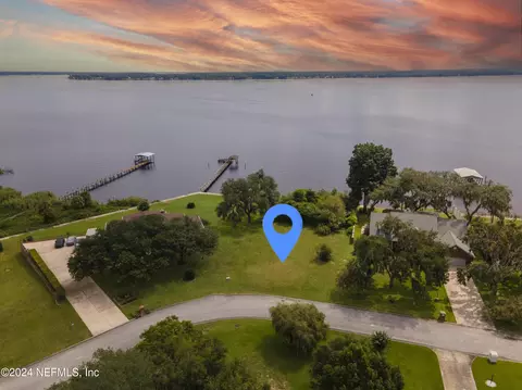242 Crystal Cove Dr, Palatka, FL 32177