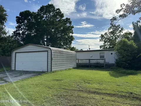 237 Pine Tree Trl, Crescent City, FL 32112