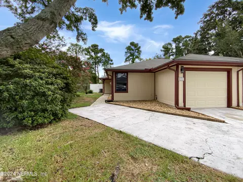 10737 Ironstone Dr N, Jacksonville, FL 32246