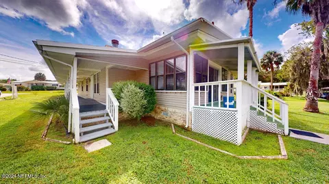 11 Hockey Dr, Welaka, FL 32193