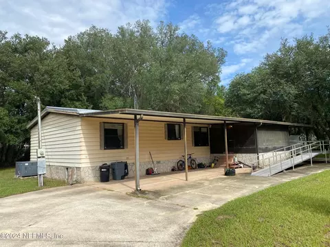 211 Janet Ave, Interlachen, FL 32148
