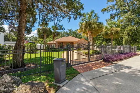 2083 Doctors Lake Dr, Orange Park, FL 32073