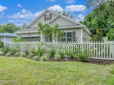 907 Vernon St, Fernandina Beach, FL 32034