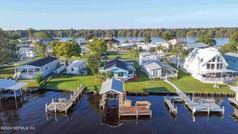 198 Sportsman Dr, Welaka, FL 32193