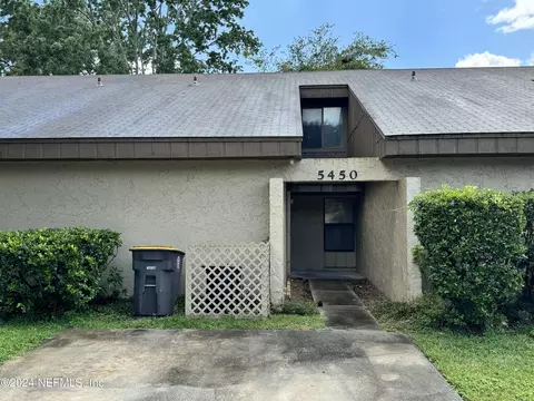 5450 Pinehaven Ct, Jacksonville, FL 32244