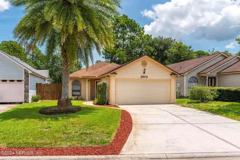 2913 Lantana Lakes Dr E, Jacksonville, FL 32246
