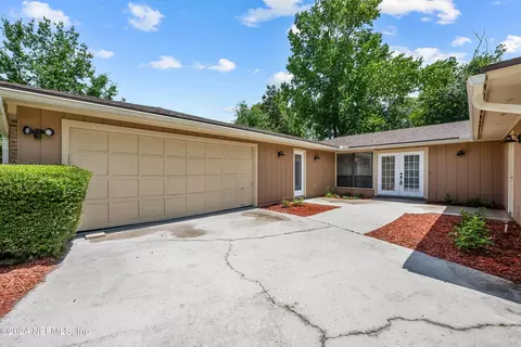 6112 Round Lake Rd S, Jacksonville, FL 32277