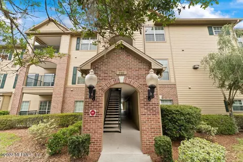 7800 Point Meadows Dr #714, Jacksonville, FL 32256