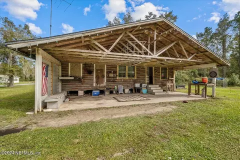 909 Old Gainesville Hwy, Interlachen, FL 32148