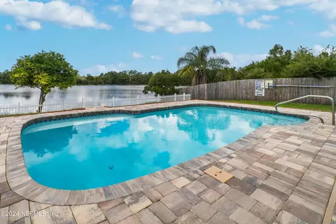560 Prindle Dr E, Jacksonville, FL 32225