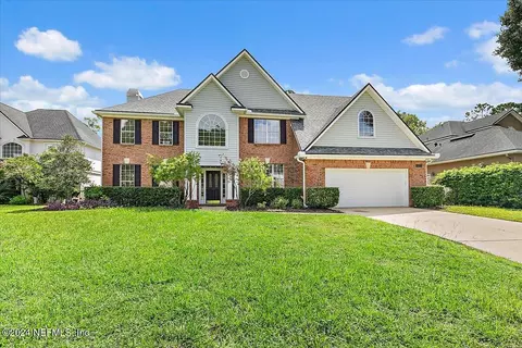 8521 Hunters Creek Dr N, Jacksonville, FL 32256