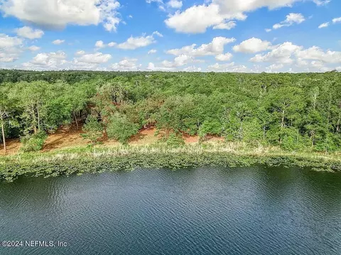 131 Sunset Ln, Interlachen, FL 32148