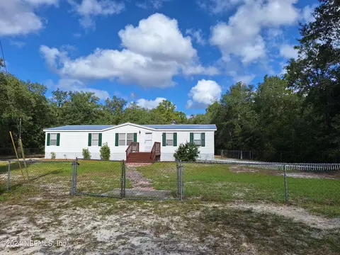 101 Pridgeon St, Interlachen, FL 32148
