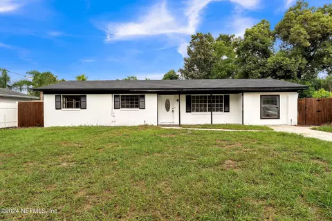 8029 Triumph Ln, Jacksonville, FL 32244