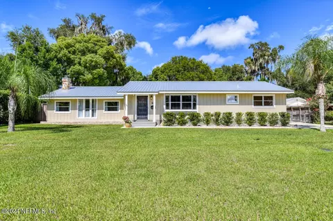 705 N Park St, Crescent City, FL 32112