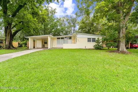 6974 Rollo Rd, Jacksonville, FL 32205