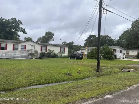 8015 Mc Glothlin St, Jacksonville, FL 32210