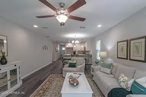 8023 Cannon St, Jacksonville, FL 32220