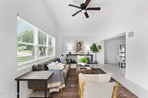 6110 Spirea St, Jacksonville, FL 32209