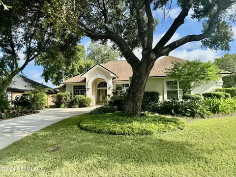 2084 Water Crest Dr, Fleming Island, FL 32003