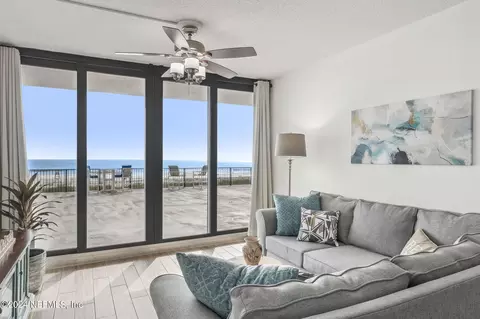 601 1st St S #2B, Jacksonville Beach, FL 32250
