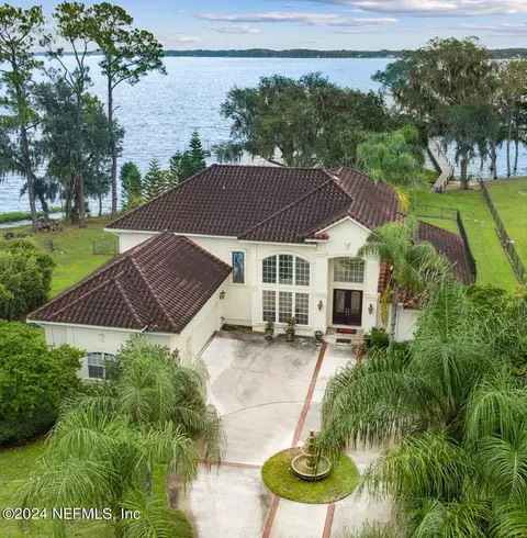 226 St Johns Dr, Palatka, FL 32177