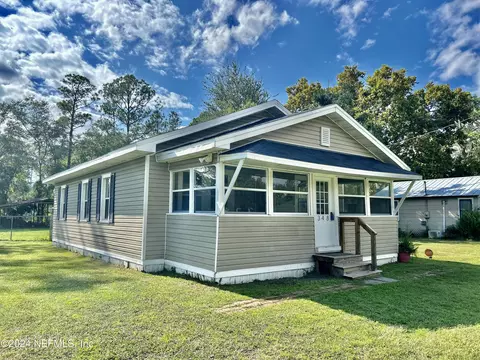 348 S 2nd St, Macclenny, FL 32063