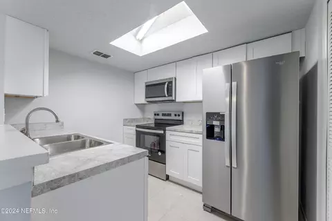 7675 Melissa Ct N, Jacksonville, FL 32210
