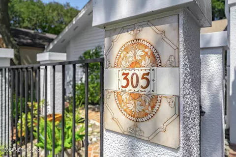305 Garden Ln, Atlantic Beach, FL 32233