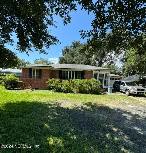5510 Lakewood Cir E, Jacksonville, FL 32207