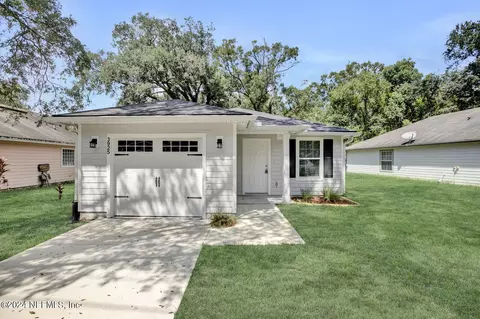 3925 Adirolf Rd, Jacksonville, FL 32207