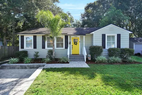 1335 Pinegrove Ct, Jacksonville, FL 32205