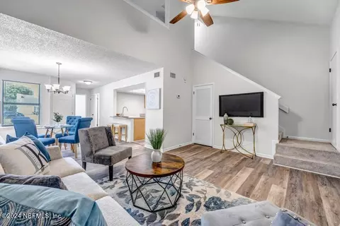 717 Century 21 Dr, Jacksonville, FL 32216