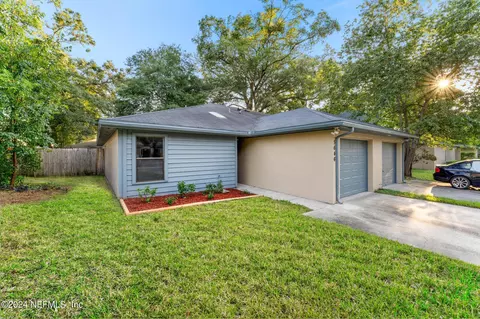 5646 Pinehill Ln, Jacksonville, FL 32244