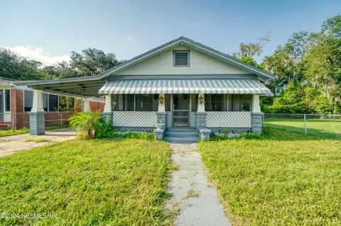 323 Demper Dr, Jacksonville, FL 32208