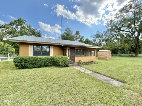 5248 Pine St, Hampton, FL 32044