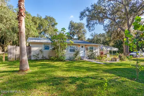 100 Lynnwood Ave, Interlachen, FL 32148