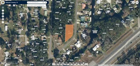 122 Park Dr, San Mateo, FL 32187